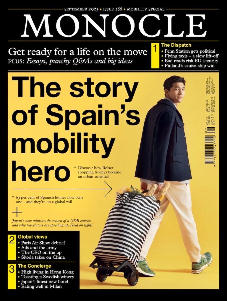 Portada de la revista 'Monocle' con los carritos de la compra de Rolser como protagonistas.
