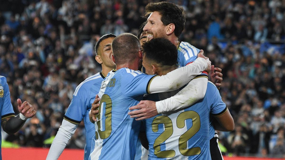 Messi juega su último partido con la selección Argentina en Buenos Aires.