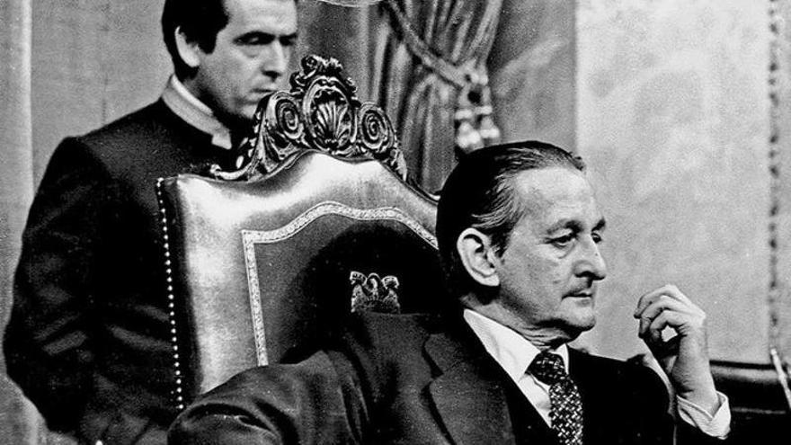 Fernández-Miranda, presidiendo las Cortes.