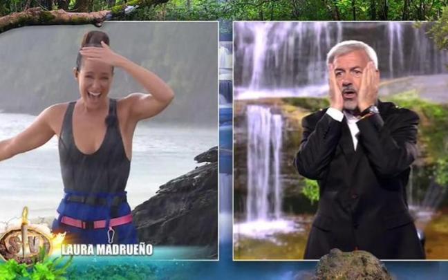 Laura Madrueño y Carlos Sobera durante la conexión accidentada en 'Supervivientes 2023: Tierra de Nadie'.