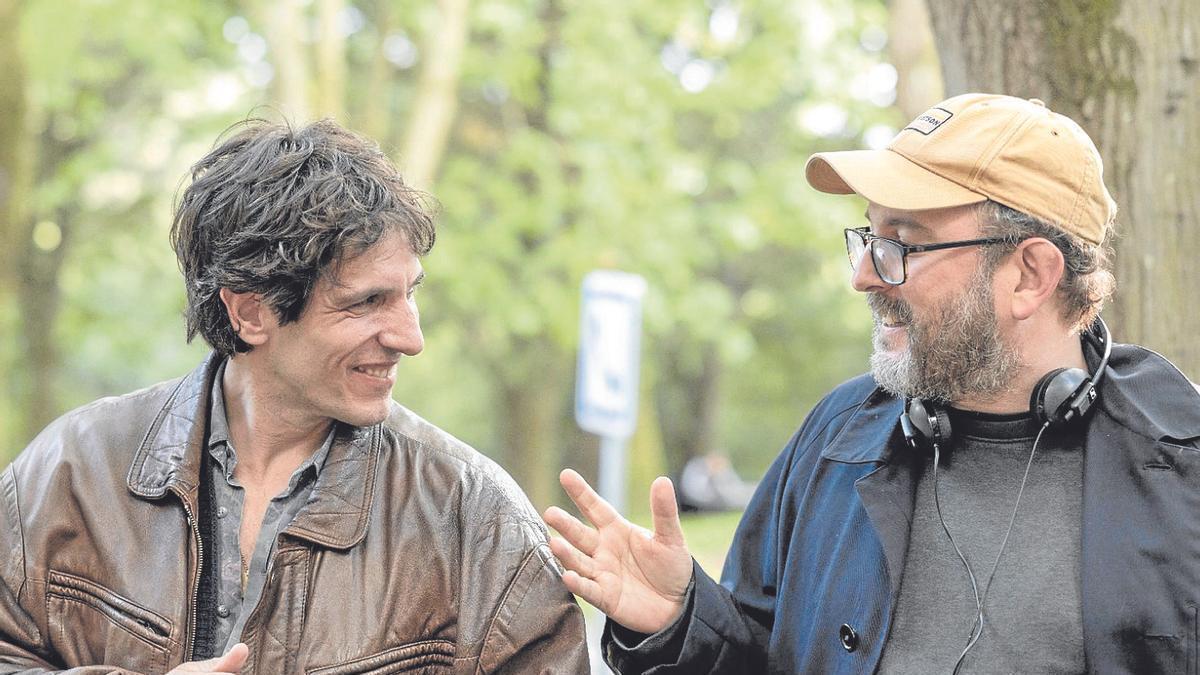 El actor Quim Gutiérrez y el director Borja Cobeaga son parte del equipo de ‘Los aitas’.