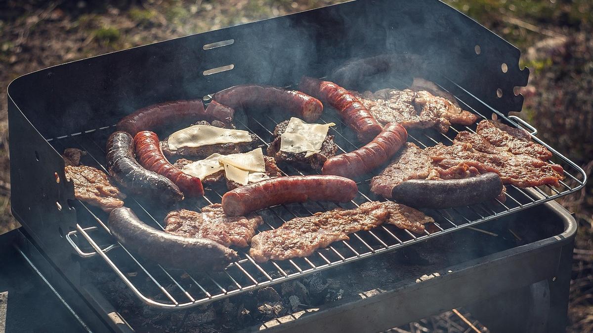 Morcilla y otros alimentos a la barbacoa