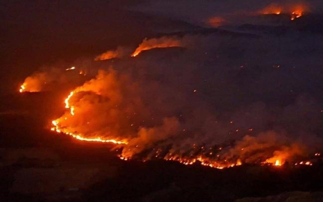 Incendio forestal de Las Peñas de Riglos (Huesca).