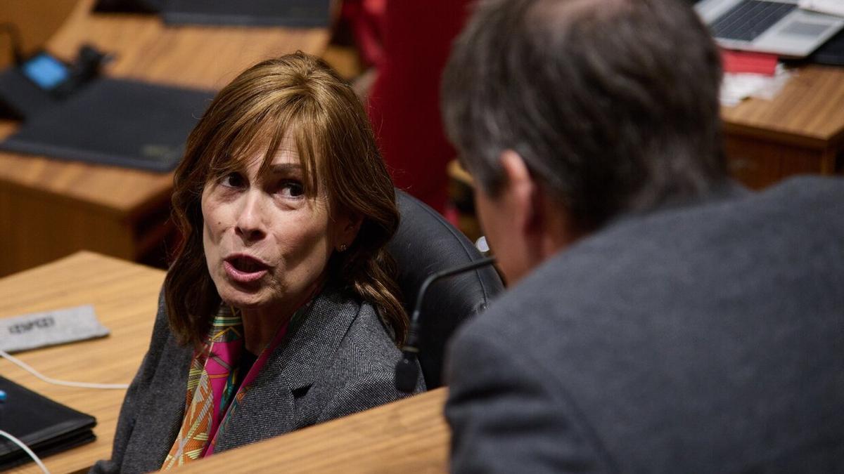 Uxue Barkos, líder de Geroa Bai, durante un pleno del Parlamento de Navarra