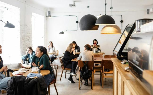 Imagen del interior de una cafetería