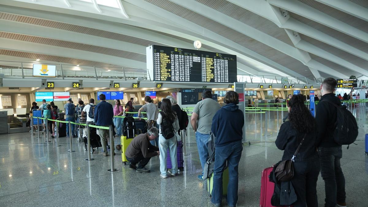 Salidas y llegadas en un aeropuerto