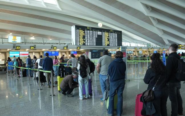 Las compañías aéreas españolas descartan recortes o cancelaciones de vuelos este verano.