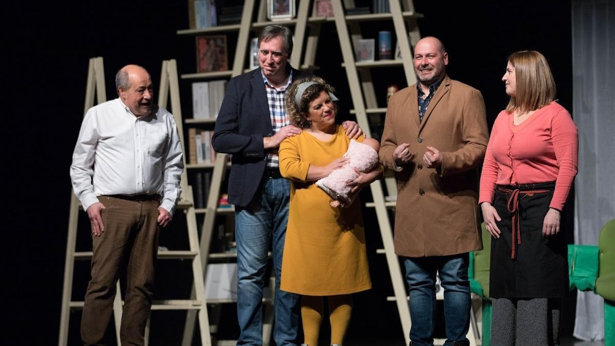 Banarte Antzerki Taldea durante la puesta en escena de ''Ese no!'