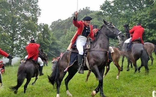 Un total de 16 caballos tomarán parte el día 23 en la recreación de la Batalla de Somorrostro. DEIA Y E. Z.