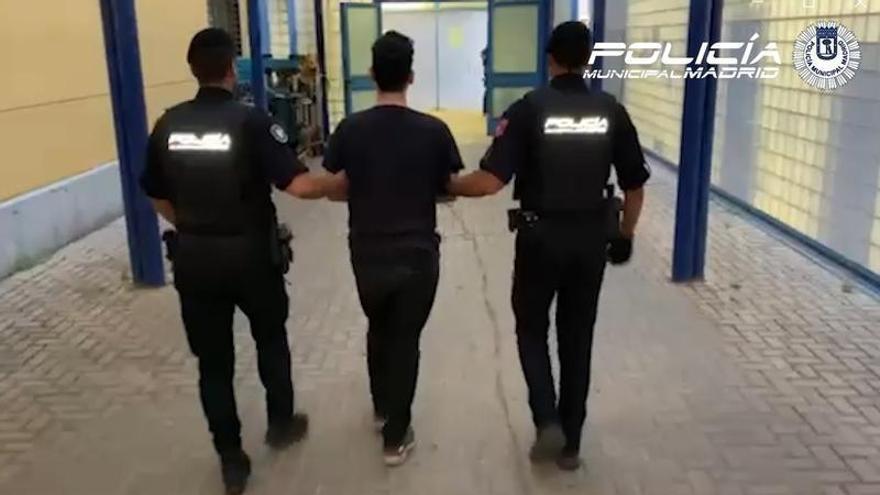 El momento de la detención del hombre.