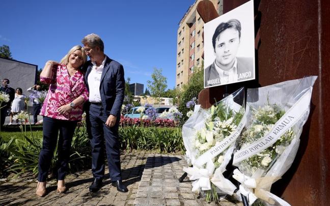 Feijóo, junto a María del Mar Blanco en el acto en el que ha participado en Ermua.