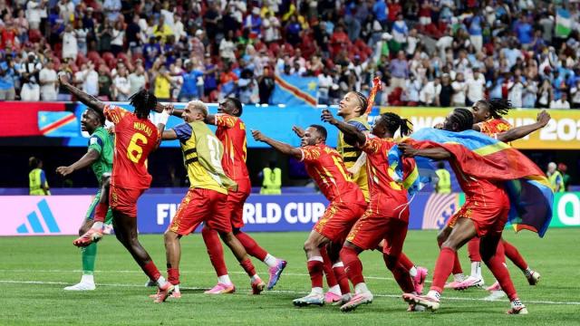 Los jugadores de RDC celebran el pase a dieciseisavos.