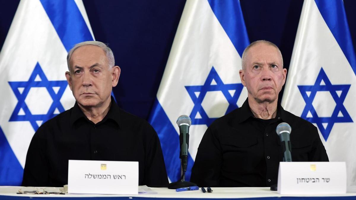 El primer ministro israelí, Benjamin Netanyahu, y su anterior ministro de Defensa, Yoav Gallant.