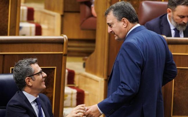 Bolaños y Esteban, en una sesión plenaria en el Congreso.