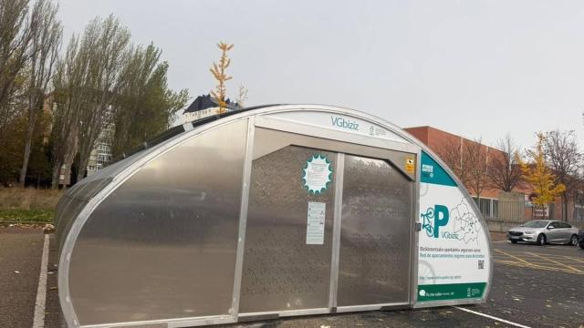 Gasteizko udal aparkalekuen sareak bizikletentzako modulu berri bana ditu Sansomendin eta San Martinen.