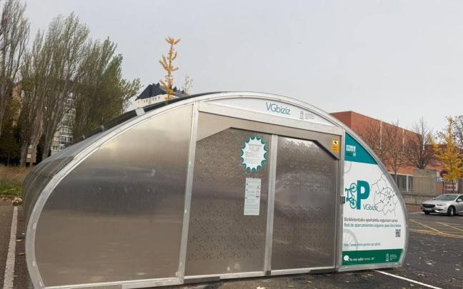 Gasteizko udal aparkalekuen sareak bizikletentzako modulu berri bana ditu Sansomendin eta San Martinen.