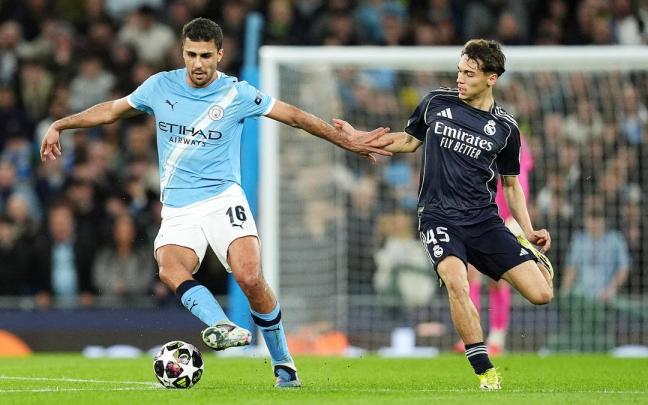 Rodri, en un partido del Manchester City frente al Real Madrid de la pasada Champions League.