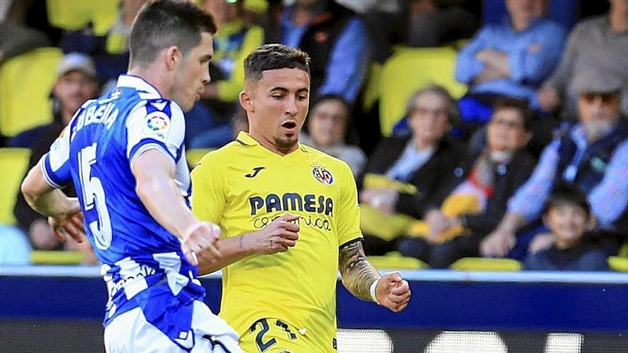 Igor Zubeldia despeja un balón ante la presencia de Yeremy Pino. / FOTO: EFE