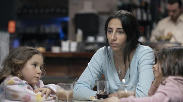 La actriz Zaira Romero, en una escena de la serie ‘El clan Olimpia’ / UNAI MATEO La actriz Zaira Romero, en una escena de la serie ‘El clan Olimpia’