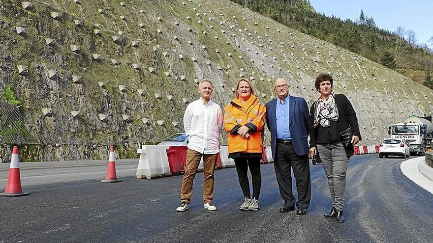 Oiarbide, Zubizarreta y Luqui, en la visita de ayer. | FOTO: N.G.