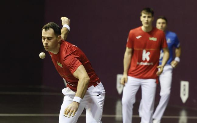 En imágenes: Jaka-Iztueta remontan ante Peio Etxeberria-Rezusta en la quinta jornada del Campeonato de Parejas.