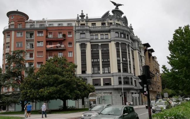 Edificio de viviendas en una calle de Donostia