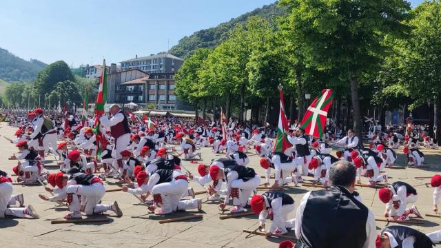 Iaz Dantzari Eguna ospatu zen Lekeition