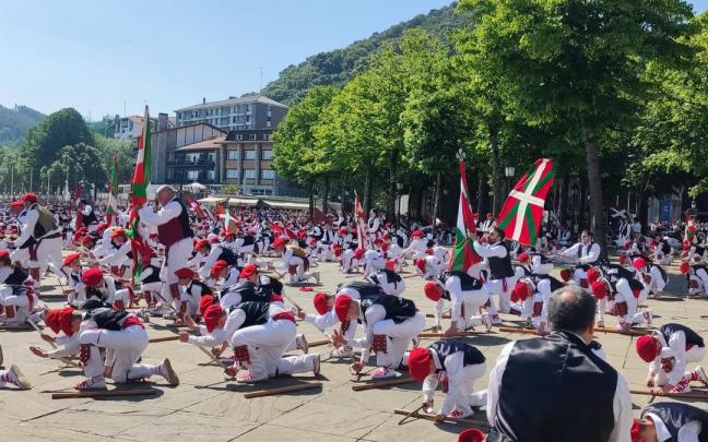 Iaz Dantzari Eguna ospatu zen Lekeition