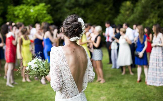 ¿Deben los novios contar con los regalos de los invitados para costearse su boda?