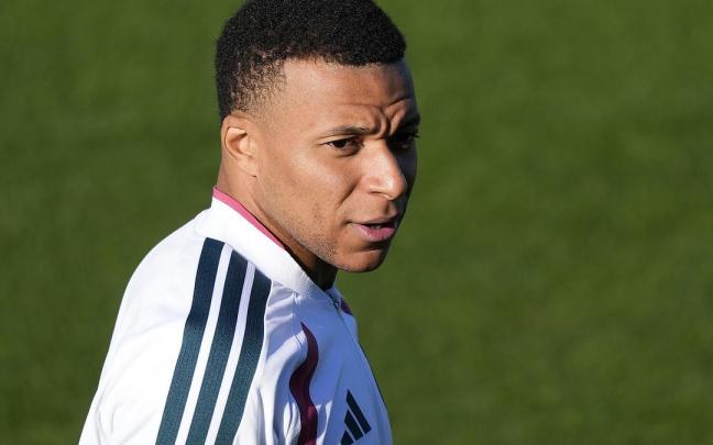 Kylian Mbappé durante un entrenamiento con el Real Madrid.