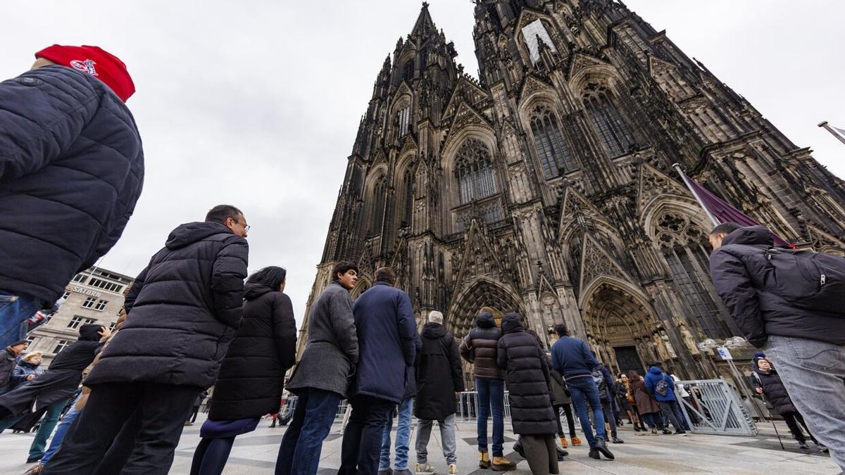 Cierran la Catedral de Colonia ante la amenaza de un atentado yihadista.
