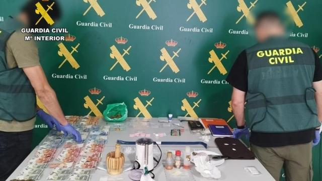 La Guardia Civil desmantela una organización de venta de droga y dos laboratorios clandestinos de tusi