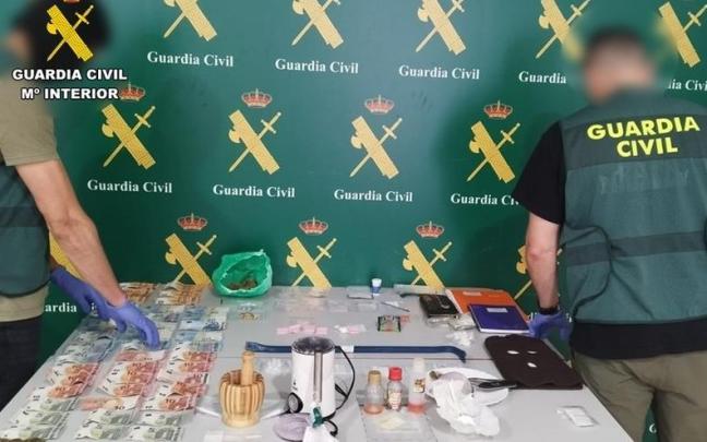 La Guardia Civil desmantela una organización de venta de droga y dos laboratorios clandestinos de tusi