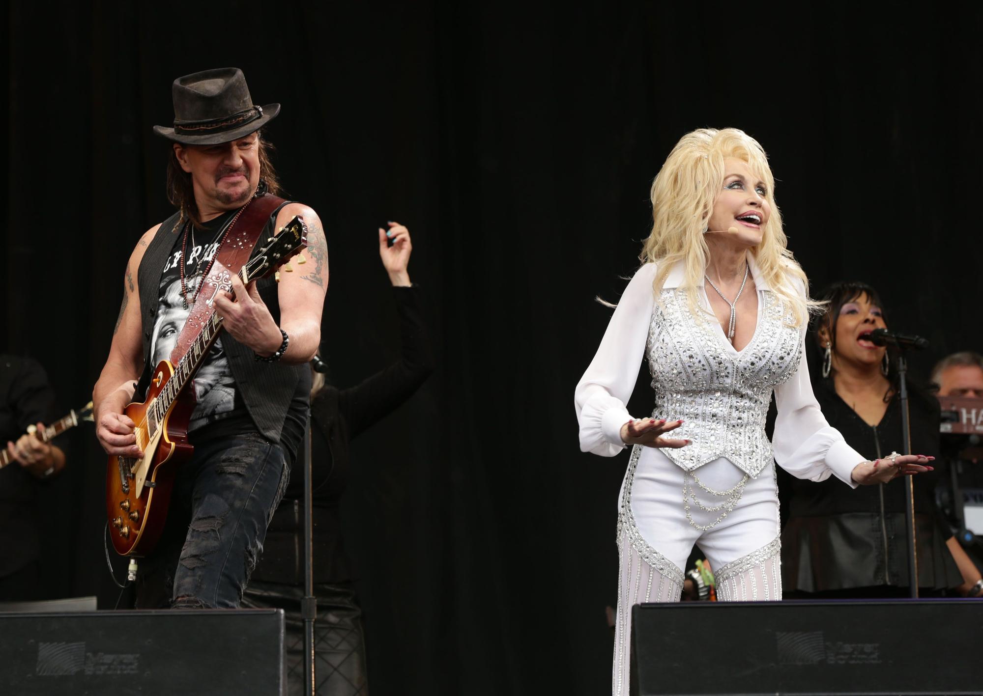 Dolly ha sido como una madre para Miley Cyrus.