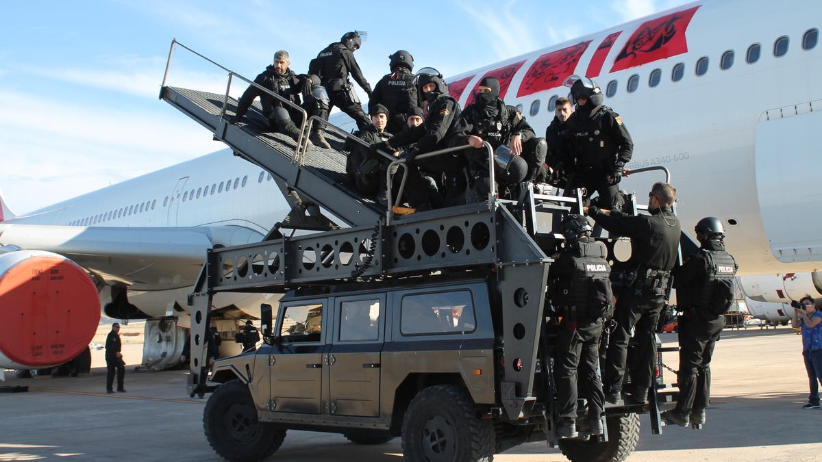 Varios agentes de los GEO de la Policía Nacional.