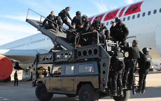 Varios agentes de los GEO de la Policía Nacional.