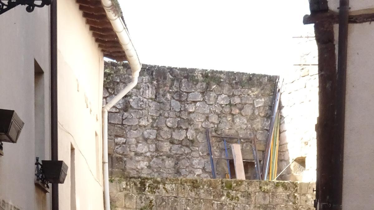 Parte de las murallas del pueblo