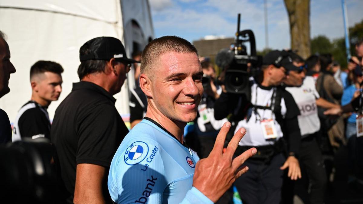 Evenepoel, feliz tras su victoria.