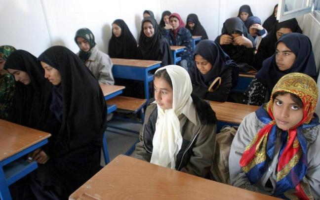 Estudiantes iraníes durante una clase. Estudiantes iraníes durante una clase.