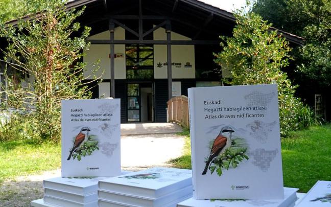 El atlas impulsado por Aranzadi de las aves autóctonas nidificantes en Euskadi