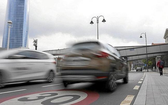 La creación de la Zona de Bajas Emisiones tiene el objetivo de reducir la contaminación atmosférica y contribuir a la mitigación de los gases de efecto invernadero.