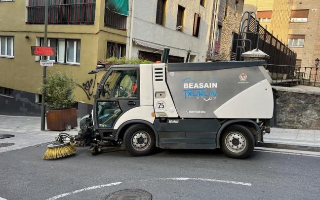 Un vehículo de limpieza de Beasain.