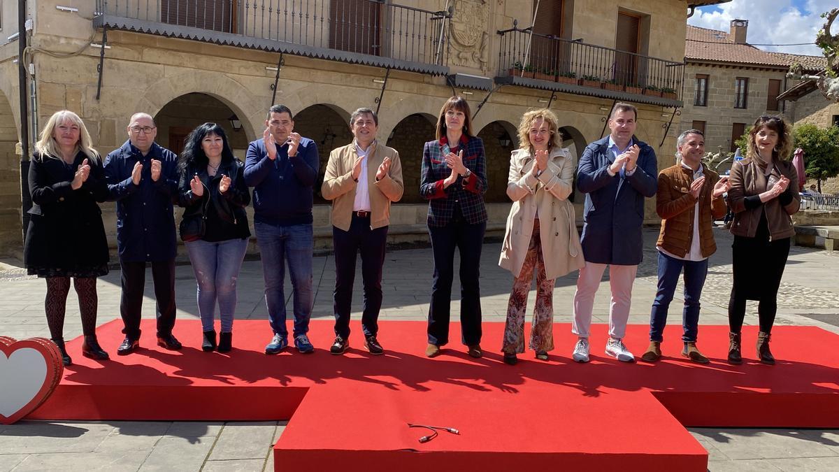 Acto de los cabezas de lista socialistas en la Rioja Alavesa, con Idoia Mendia en el centro.