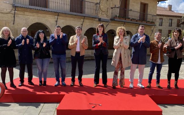 Acto de los cabezas de lista socialistas en la Rioja Alavesa, con Idoia Mendia en el centro.