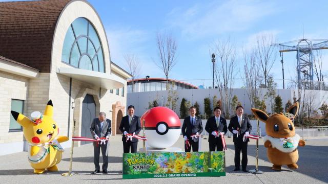 Uno de los grandes reclamos del parque es su oferta de productos: peluches, figuras, bebidas de colores, gorros y todo tipo de artículos exclusivos.