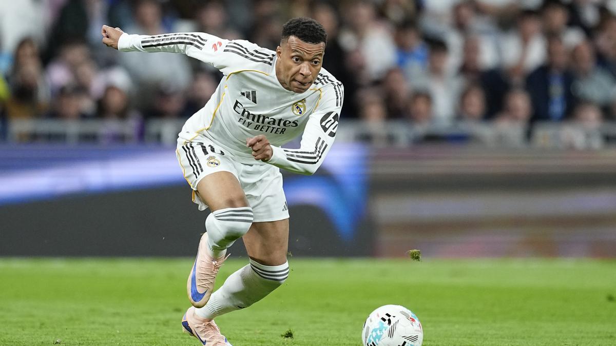 Mbappé, durante el partido contra el Oviedo.