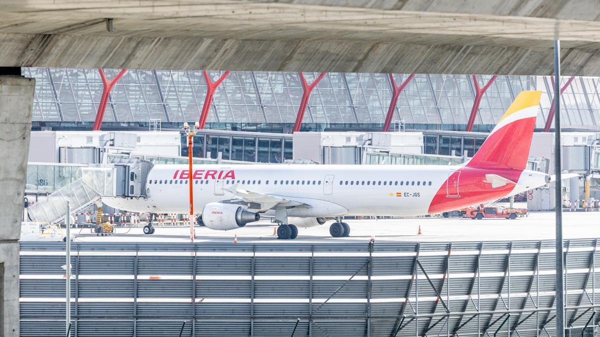 Un avión de Iberia en el Aeropuerto Adolfo Suárez Madrid-Barajas.