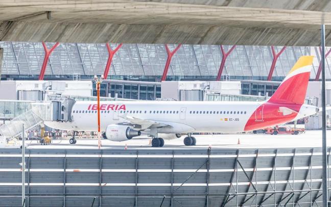 Un avión de Iberia en el Aeropuerto Adolfo Suárez Madrid-Barajas.