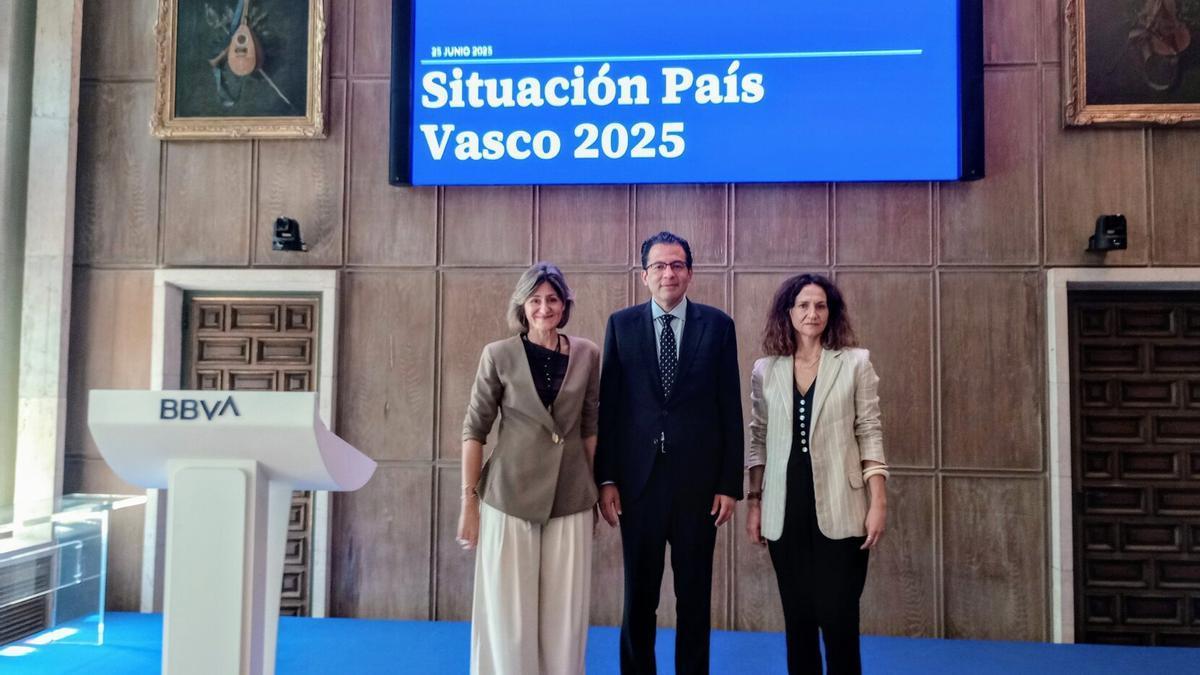 Marta Alonso, Miguel Cardoso y Elena López, de BBVA.