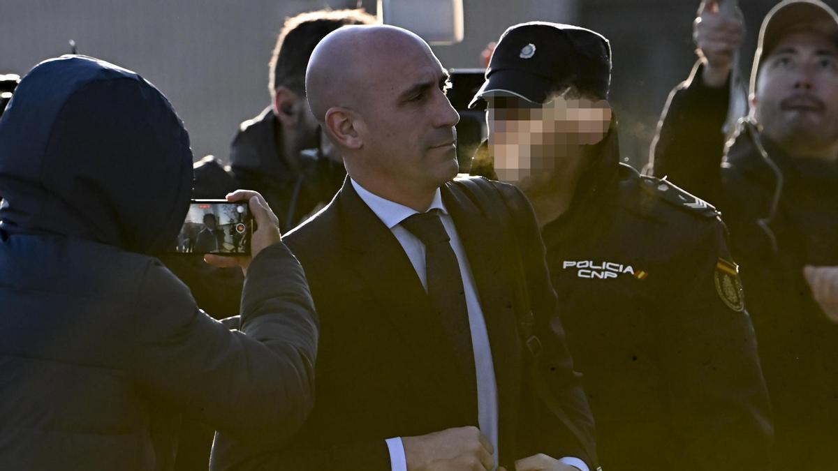 El expresidente de la Federación de Fútbol Luis Rubiales a su llegada a la sexta jornada del juicio.